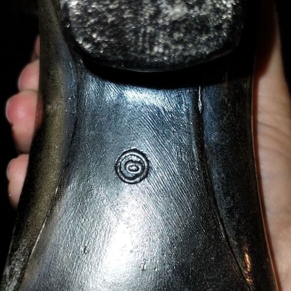 Vintage Victorian Gilded Bronze Metal, Gold tones, High Button Shoe Vase - Picture 7 of 9